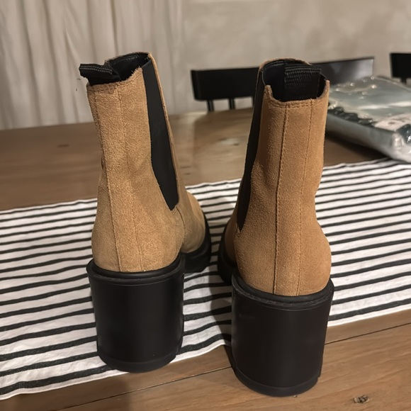 Marc Fisher Vanlisa Lug Sole Chelsea Heeled Combat Suede Brown Boots - Size 9 - Picture 6 of 7